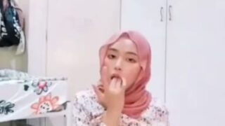 Bokep Indo Ukthi Cantik Keenakan Colmek